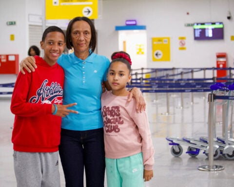 Soccer-Cape Verde keeper Vozinha's mother gets visa to watch son at World Cup