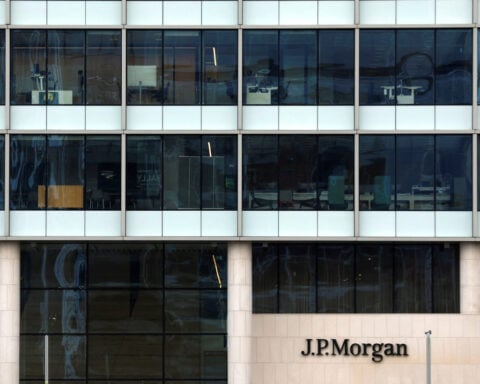 J.P. Morgan delays BoE rate hike forecast to November amid inflation risks