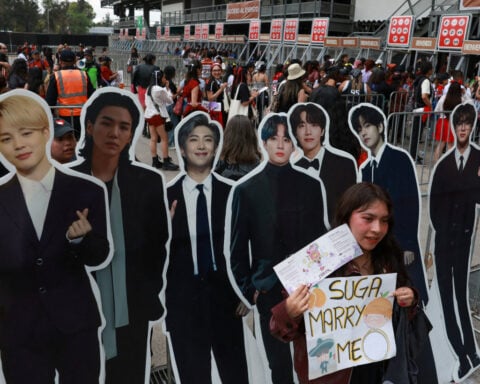 In Mexico, a love affair with all things Korean — at least until kickoff