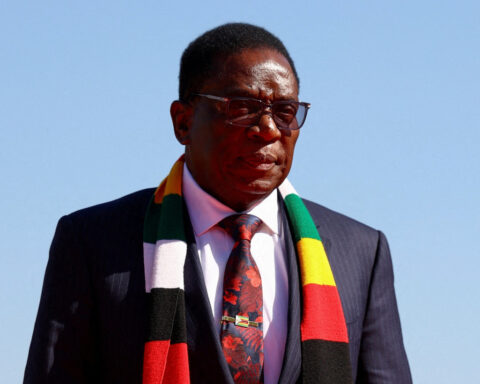 Zimbabwe lawmakers back legislation extending president's time in power