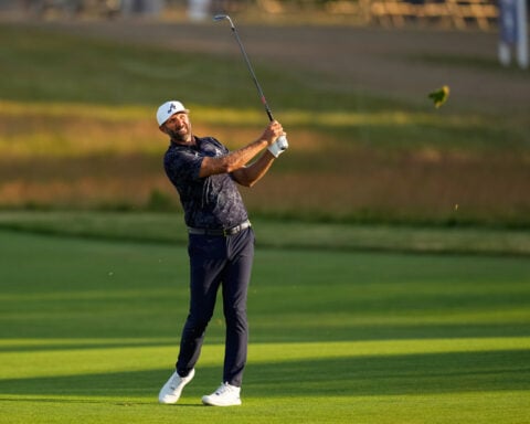 Wyndham Clark seizes on changing nature of Shinnecock to lead US Open