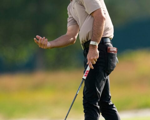 Amateur Ryder Cowan takes the early lead and is tied for second in a strong US Open debut