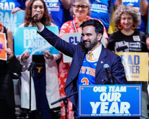 Zohran Mamdani sharply criticizes Democratic Party as he rallies with progressive challengers
