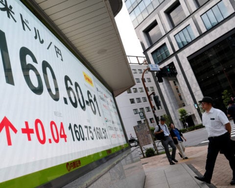 Yen teeters on cusp of 40-year low, pound firms