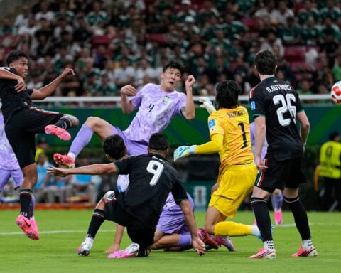 Mexico becomes first country to reach knockout stage of World Cup, beating South Korea 1-0