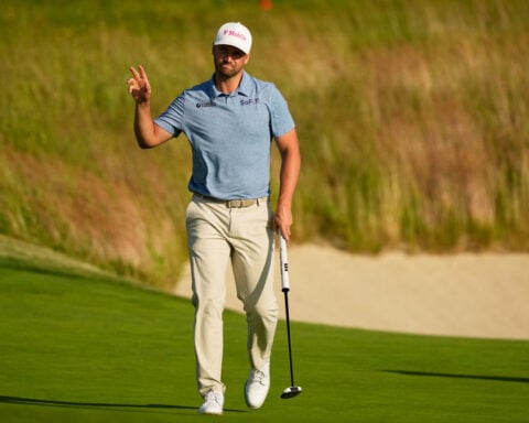 Wyndham Clark has lowest opening round at Shinnecock Hills to lead US Open