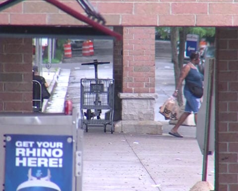 As grocery stores disappear across Milwaukee, residents face longer trips for fresh food