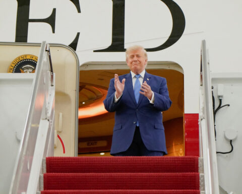 Trump unveils Qatari 747 ahead of joining Air Force One fleet