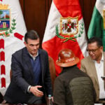 Bolivia signs deal with COB labor union after 50 days of anti-gov't protests