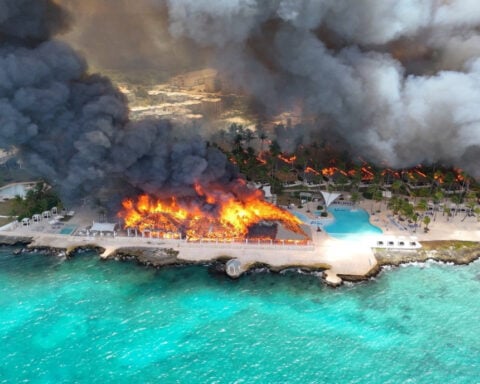Woman killed, 1,700 evacuated in beach hotel fire in Dominican Republic