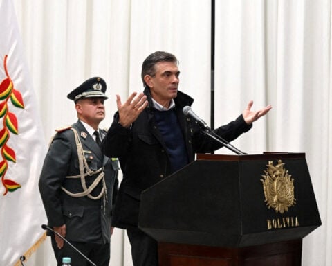 Bolivia signs deal with labor union after 50 days of anti-government protests