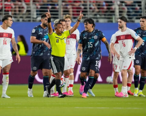 Paraguay beats Turkey 1-0 at the World Cup despite being down a man to clinch Group D for US