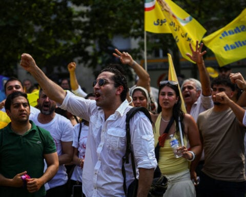 Paris police arrest 20 as demonstrators defy ban on Iran opposition rally