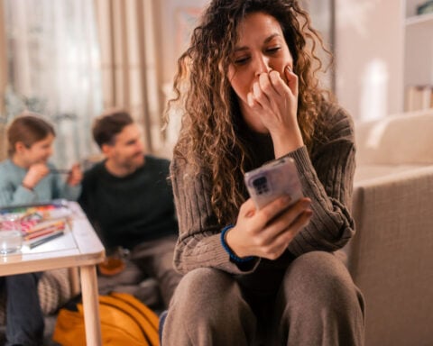 Teens who feel ignored by a scrolling parent may be less secure in their relationship