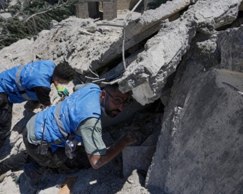 US-Iran talks begin Sunday in Switzerland as Tehran closes the strait over Lebanon fighting