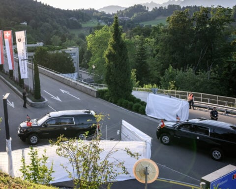 Vance, Iranians in Switzerland for first talks, overshadowed by closure of Strait