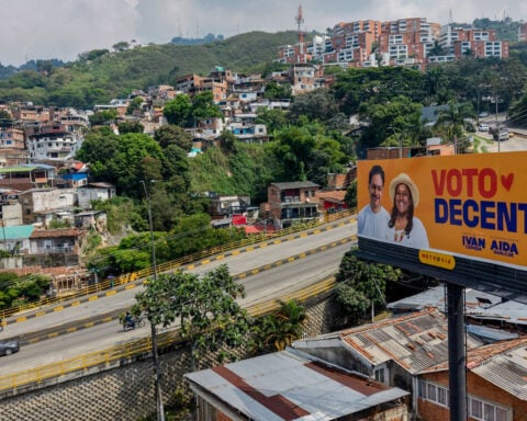 Trump-backed de la Espriella wins preliminary count in razor-tight Colombian presidential runoff
