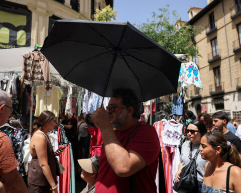 Spain swelters in first official heatwave of 2026