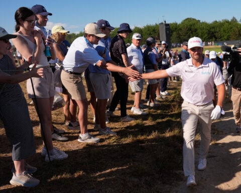 Wyndham Clark quiets a US Open crowd that rooted for him to lose