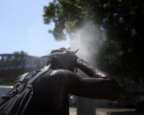 Temperatures to exceed 40C in European heatwave as three die in France