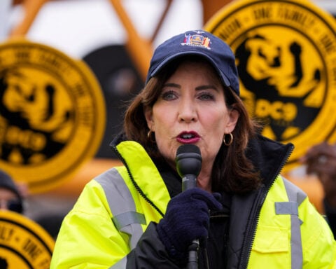New York governor announces completion of Smart Path Connect grid project