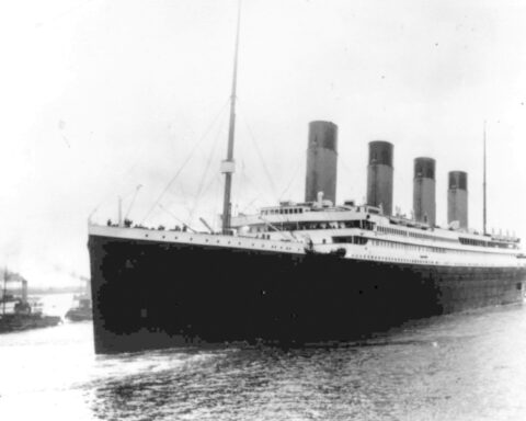 A plan to sell artifacts from the Titanic faces US government opposition