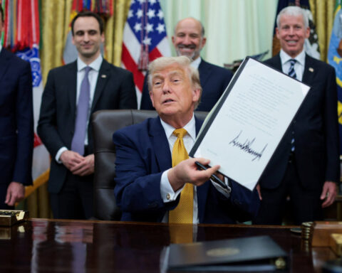 Trump signs orders calling for powerful quantum computer, targeting 2028