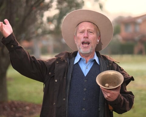 Guinness crowns Canberra town crier as the world's loudest person at 122.4 decibels