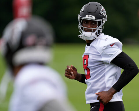 Falcons agree to $54 million, 3-year deal that makes Kyle Pitts Sr. 1 of NFL's top paid tight ends