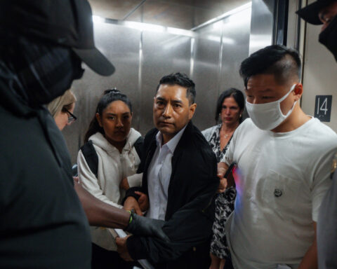 Judge bars immigration arrests at US courthouses in a setback for Trump