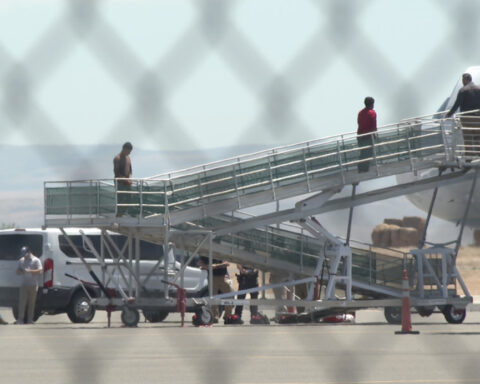 Observers document ICE detainee transfer flights at Magic Valley Airport
