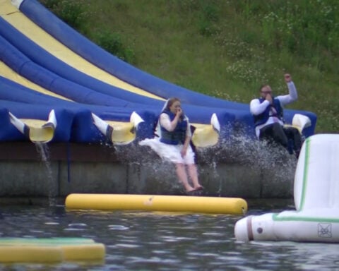 Couple renews vows at water park as part of Guinness World Record attempt