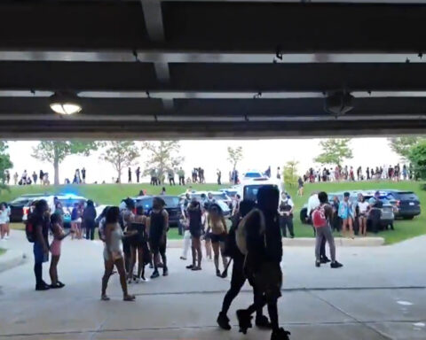 Teens invited to "take over" Chicago City Hall during meeting on large teen gatherings