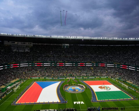 Homophobic chant returns in Mexico's World Cup match against the Czech Republic