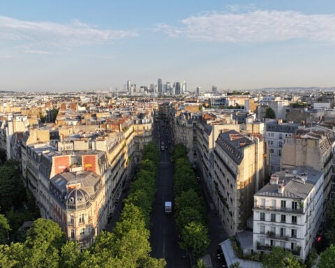 France's rising debt burden threatens market confidence, audit office says