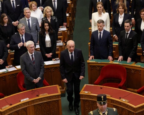 Hungary rights groups criticise legislation to oust president