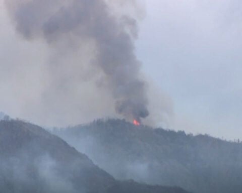 Utahns pray for end to Cottonwood Fire as crews continue fighting