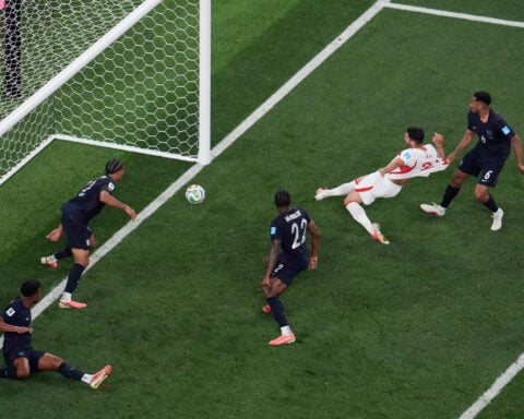 Turkey beats US 3-2 with last-gasp goal as Americans look ahead to World Cup knockout stage