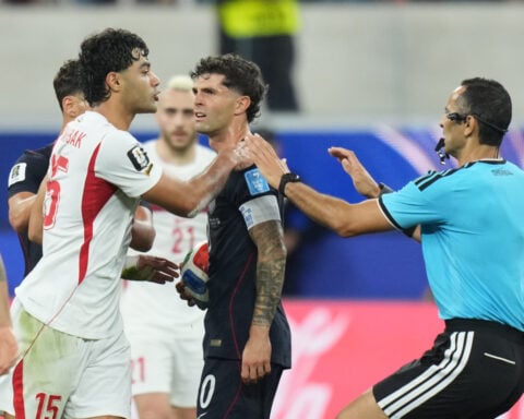 Pulisic returns to the US lineup with highlights and lowlight in a World Cup loss to Turkey