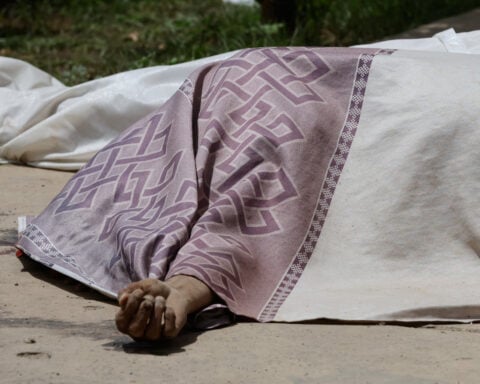 Venezuelans take search for the missing into their own hands in earthquake aftermath