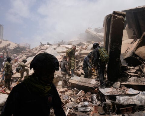 Venezuelans take search for the missing into their own hands as earthquake death toll climbs