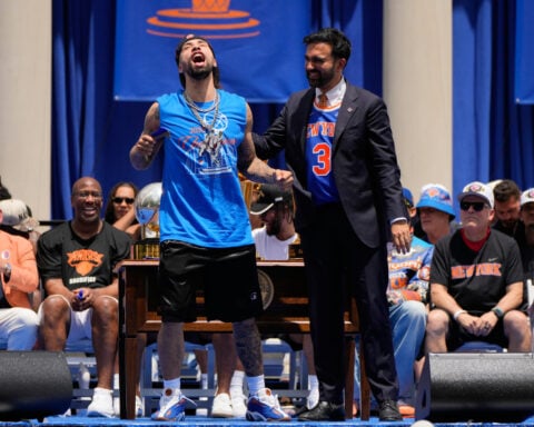 Jose Alvarado will return to the Knicks on a multiyear deal, AP source says