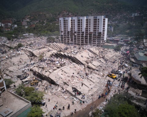 Venezuelans take search for the missing into their own hands as earthquake death toll climbs