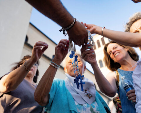 Catholic bishops call for humane treatment of migrants during US-Mexico border Mass