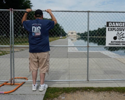 A Reflecting Pool that has long enticed visitors now gains police scrutiny under Trump