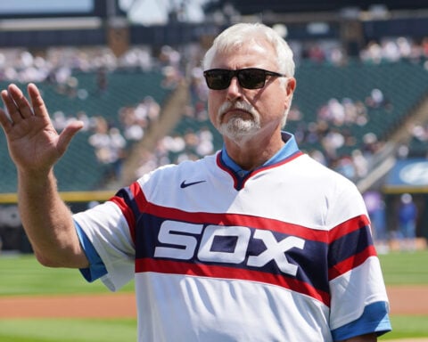 White Sox chairman Reinsdorf officiates wedding of former Rookie of Year Kittle during game