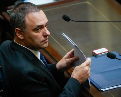 Argentina cabinet chief resigns after corruption allegations