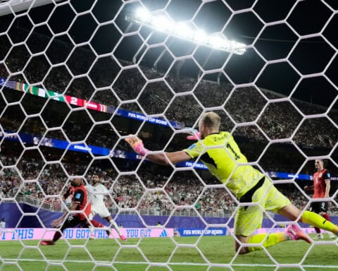 Austria, Algeria trade goals in stoppage time, both advance at World Cup with stunning 3-3 draw