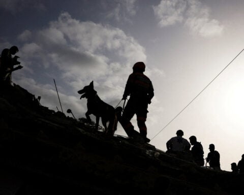 Death toll in Venezuela quake tops 1,400 as rescue efforts intensify