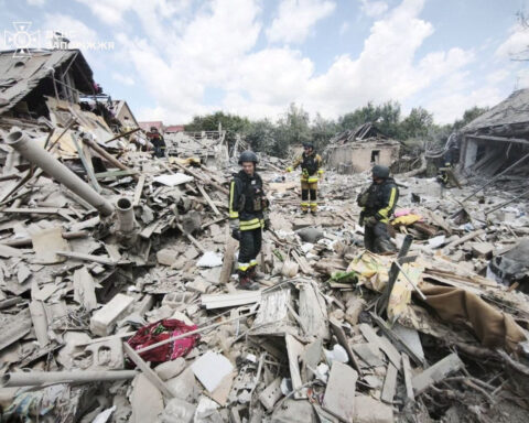Russian attacks kill five in Ukraine, local officials say